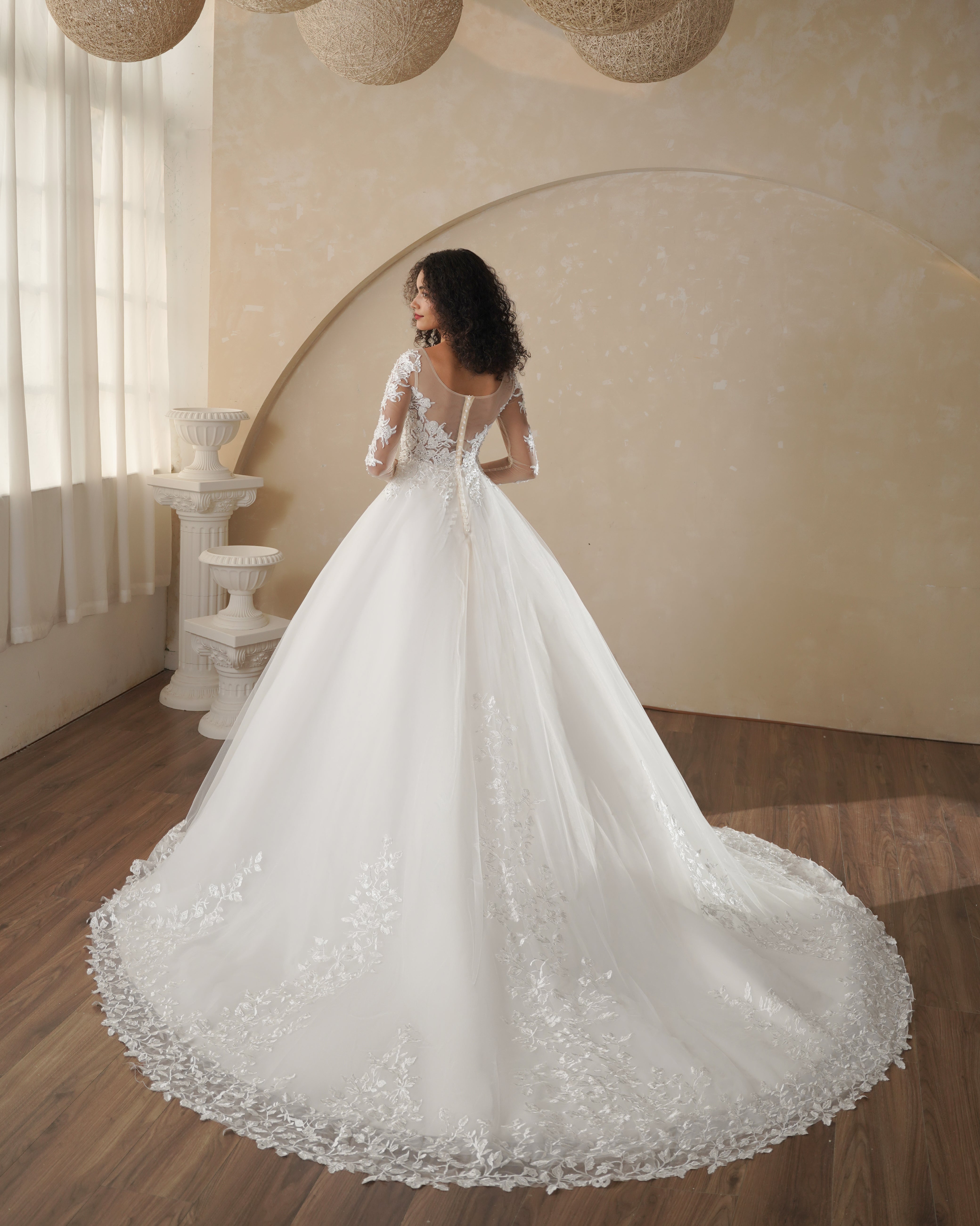 Elegant wedding dress for bridal with long sleeves white 