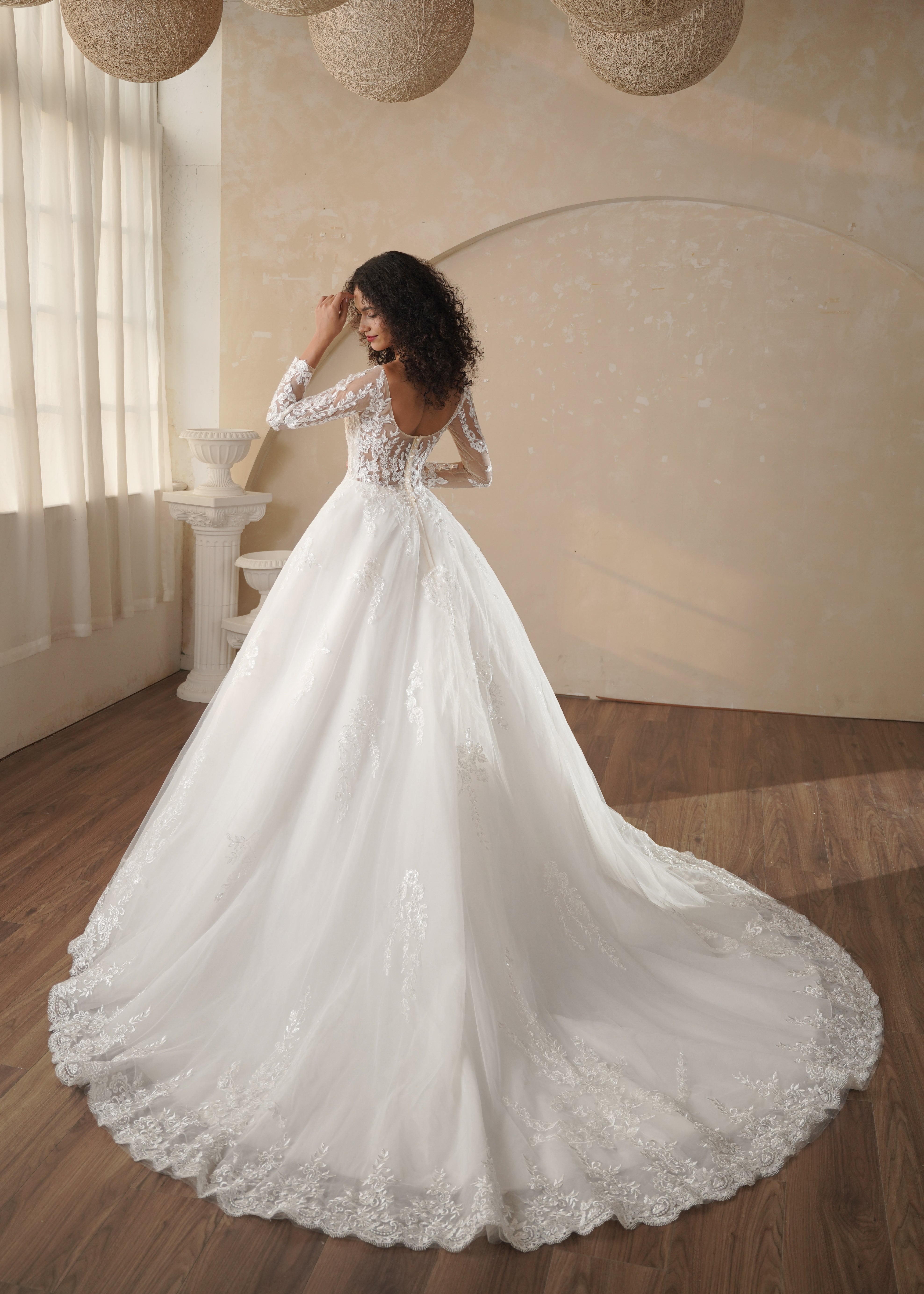 Elegant wedding dress for bridal with long sleeves white 
