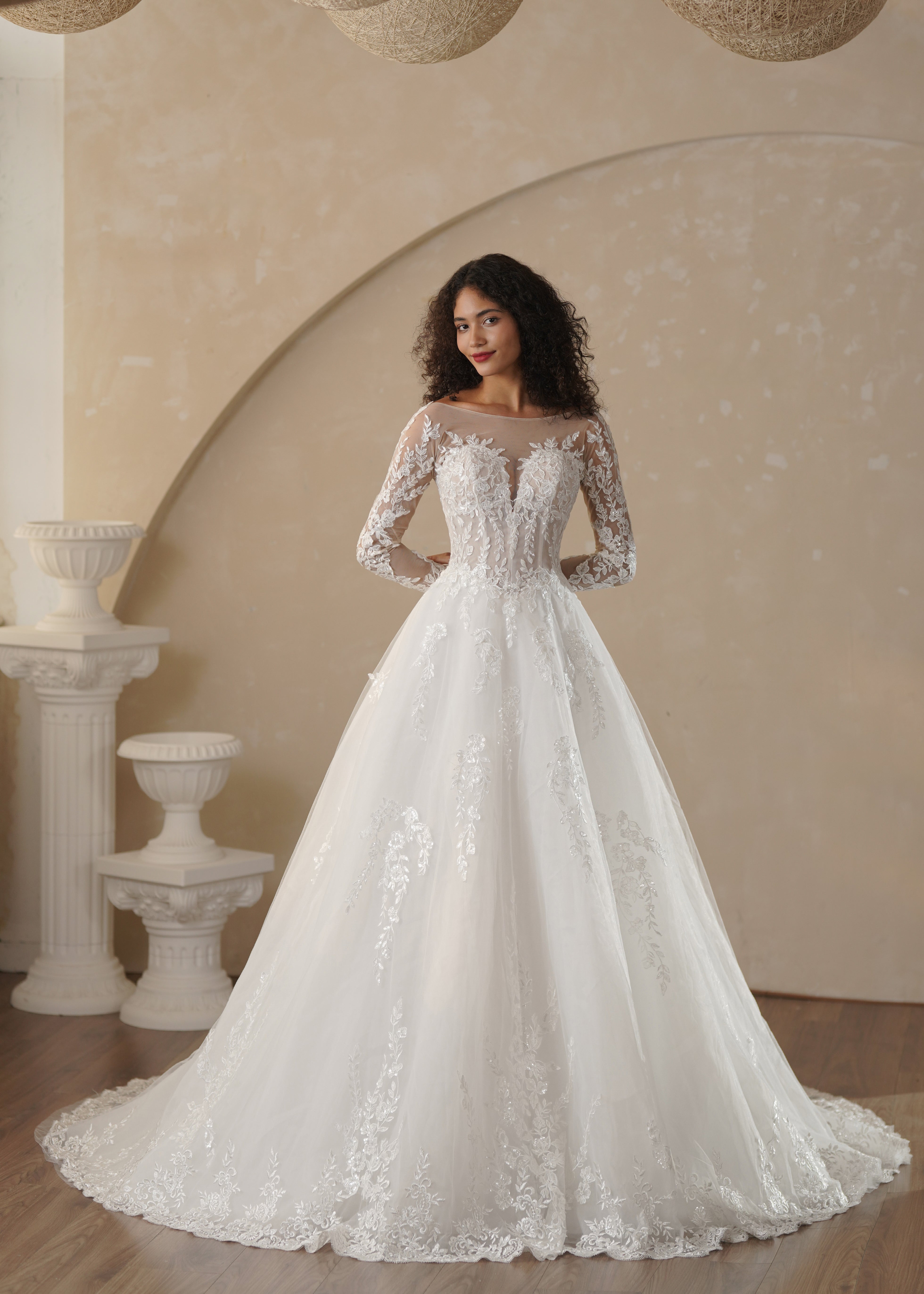 Elegant wedding dress for bridal with long sleeves white 
