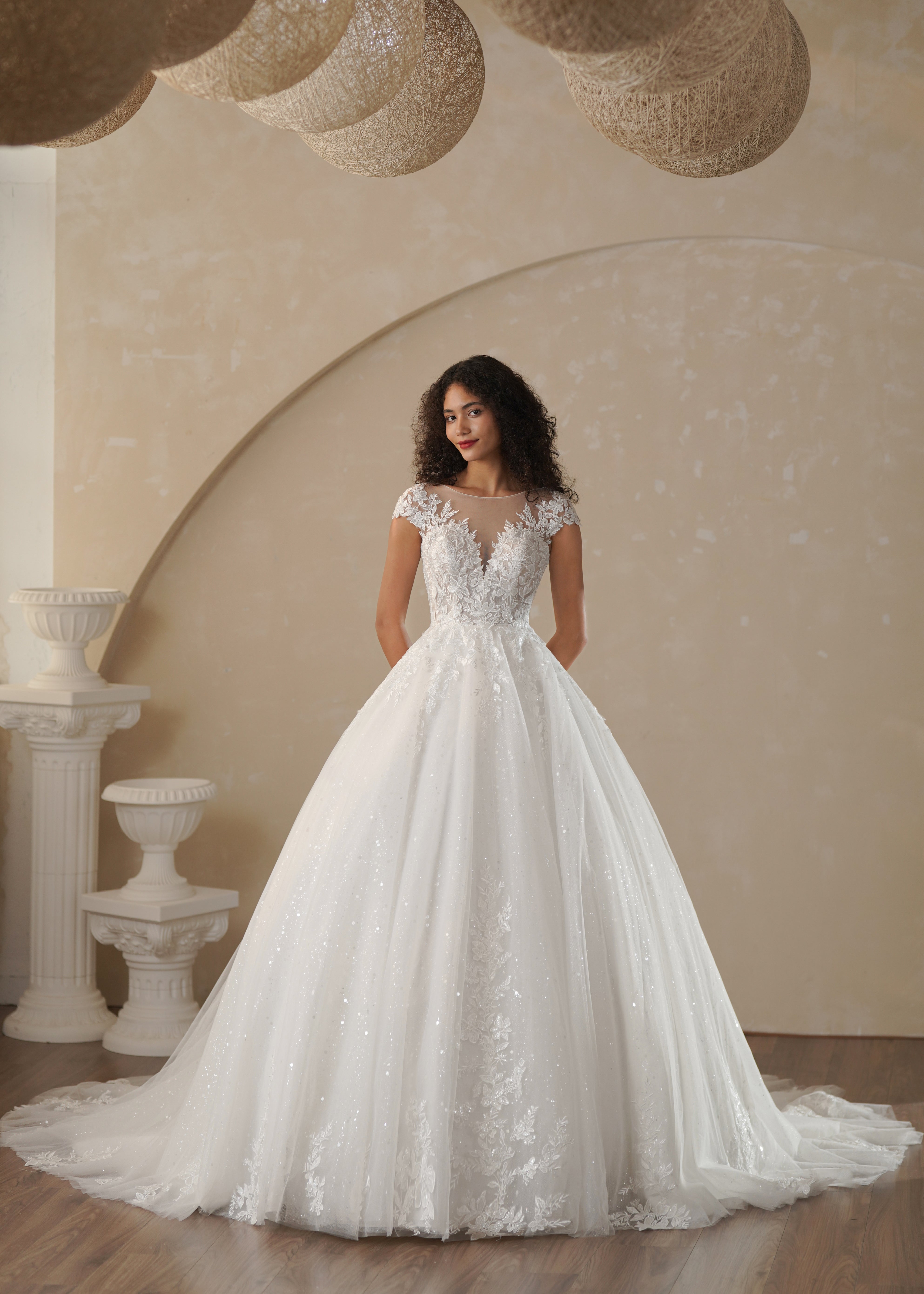 Boho wedding dress for bridal with sweetheart design and applique lace