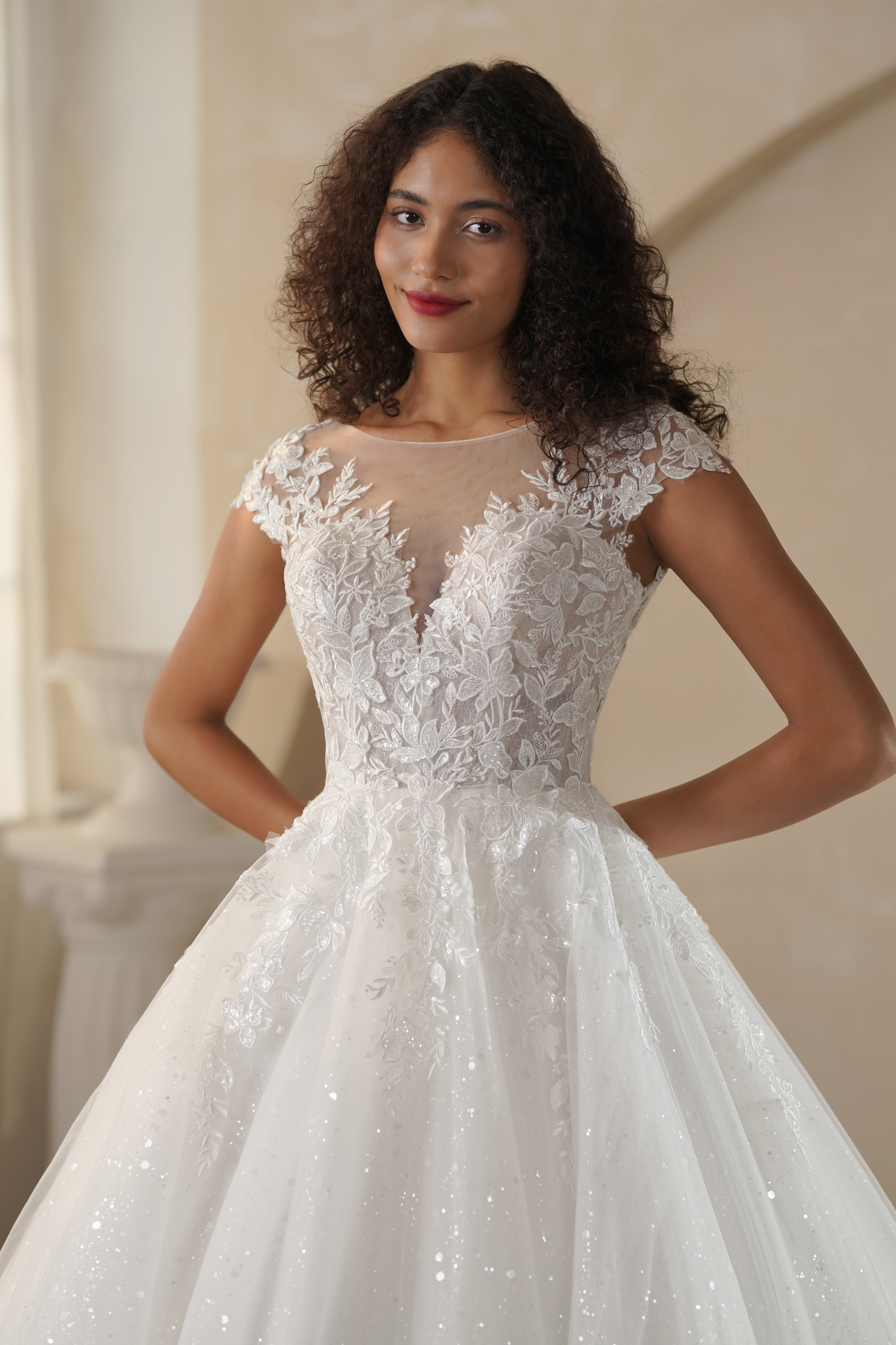 Boho wedding dress for bridal with sweetheart design and applique lace