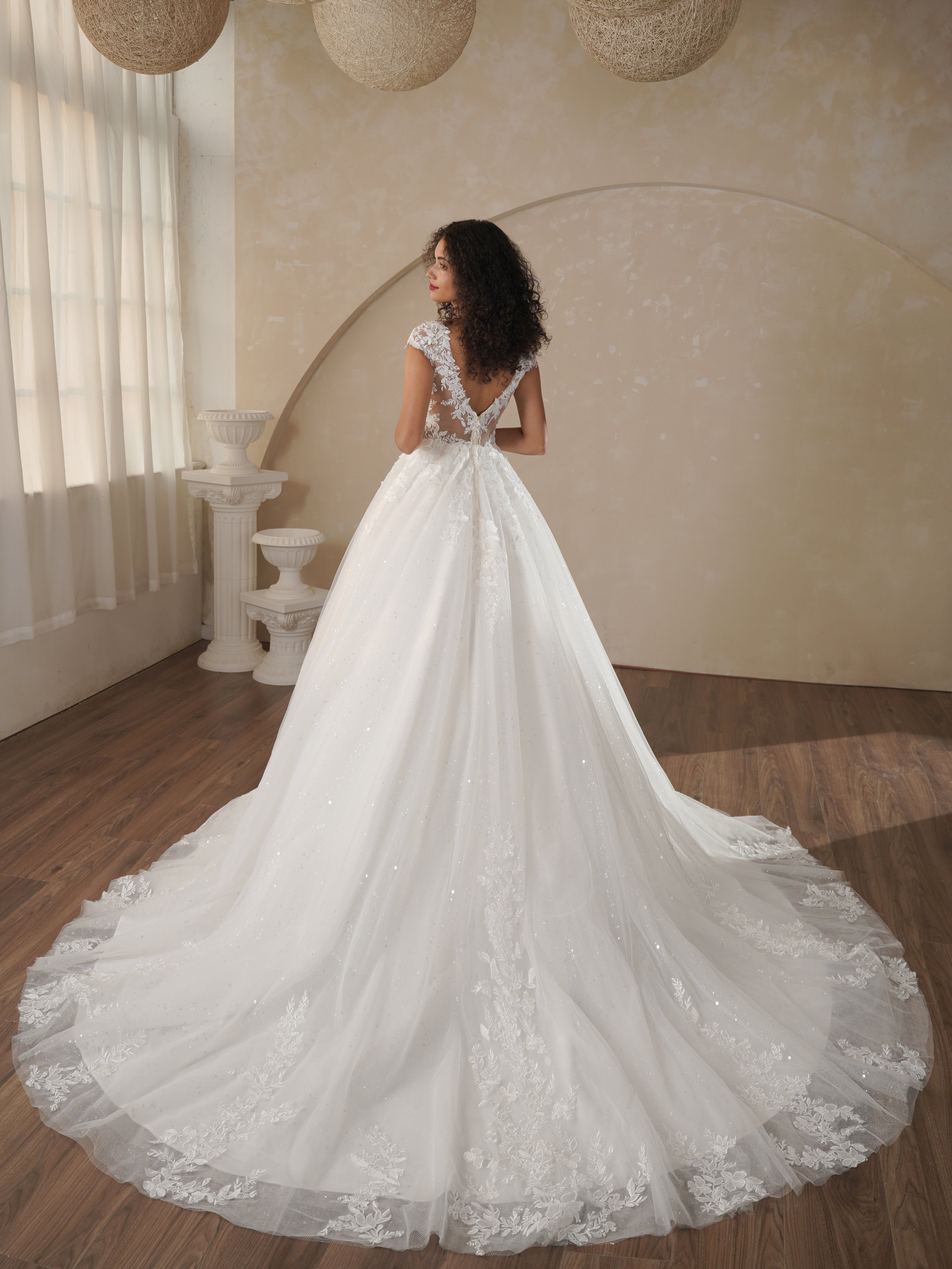 Boho wedding dress for bridal with sweetheart design and applique lace