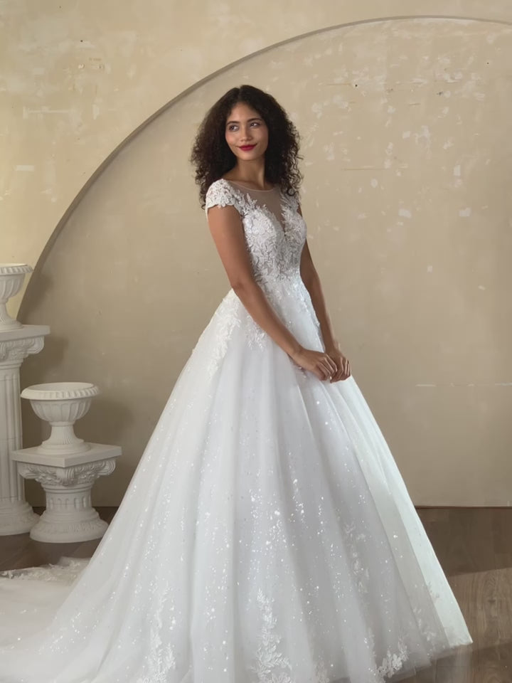 Boho wedding dress for bridal with sweetheart design and applique lace